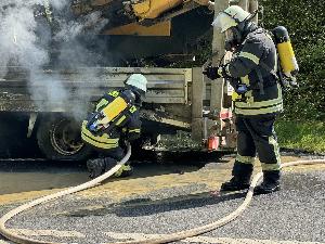 Bild: Brand auf der Abfahrt der Autobahn A1